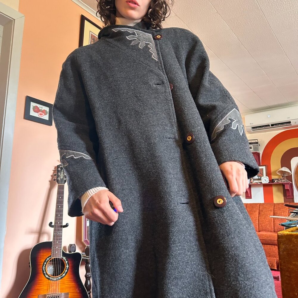 1980s LUXURY London Fog 100% Virgin Wool Suede Applique Satin Lined Peacoat!